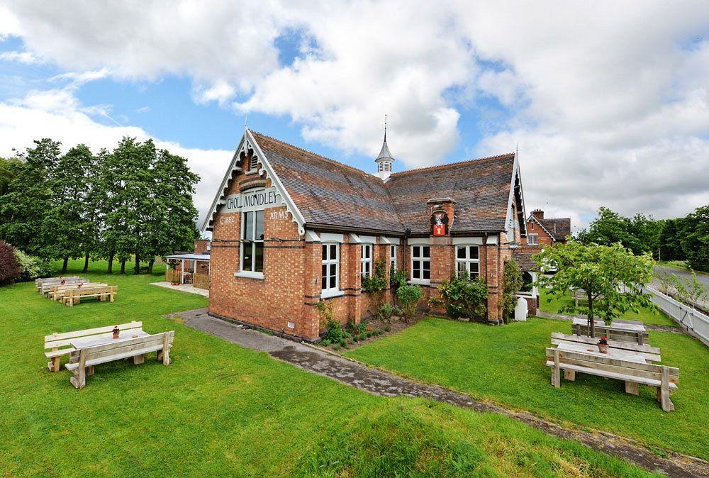 The Cholmondeley Arms Wrenbury Exterior photo